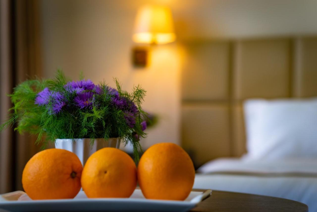 Ambassador Hotel Бішкек Екстер'єр фото