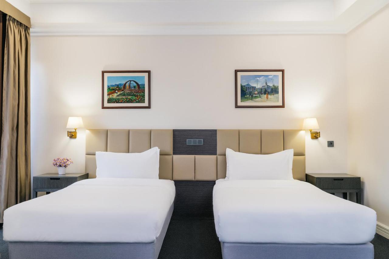 Ambassador Hotel Бішкек Екстер'єр фото