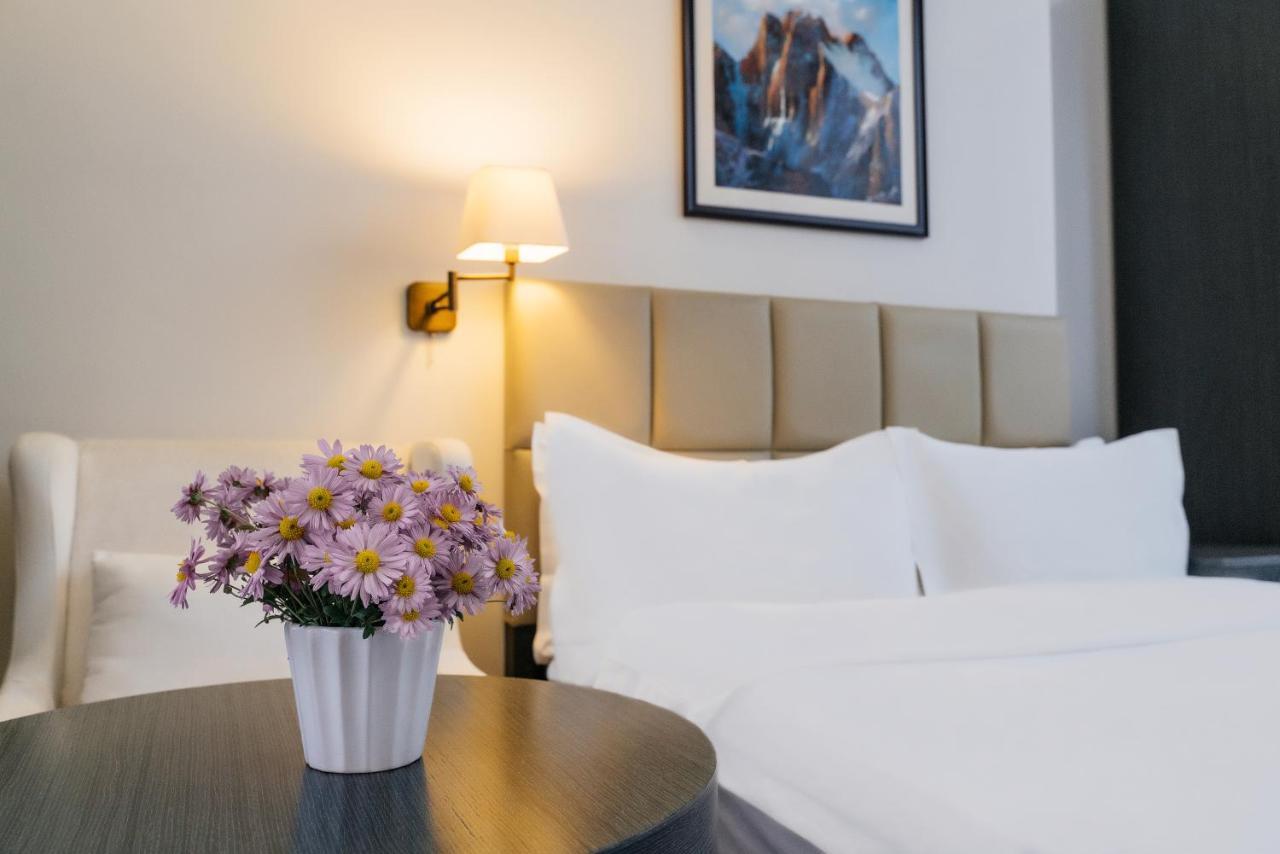 Ambassador Hotel Бішкек Екстер'єр фото