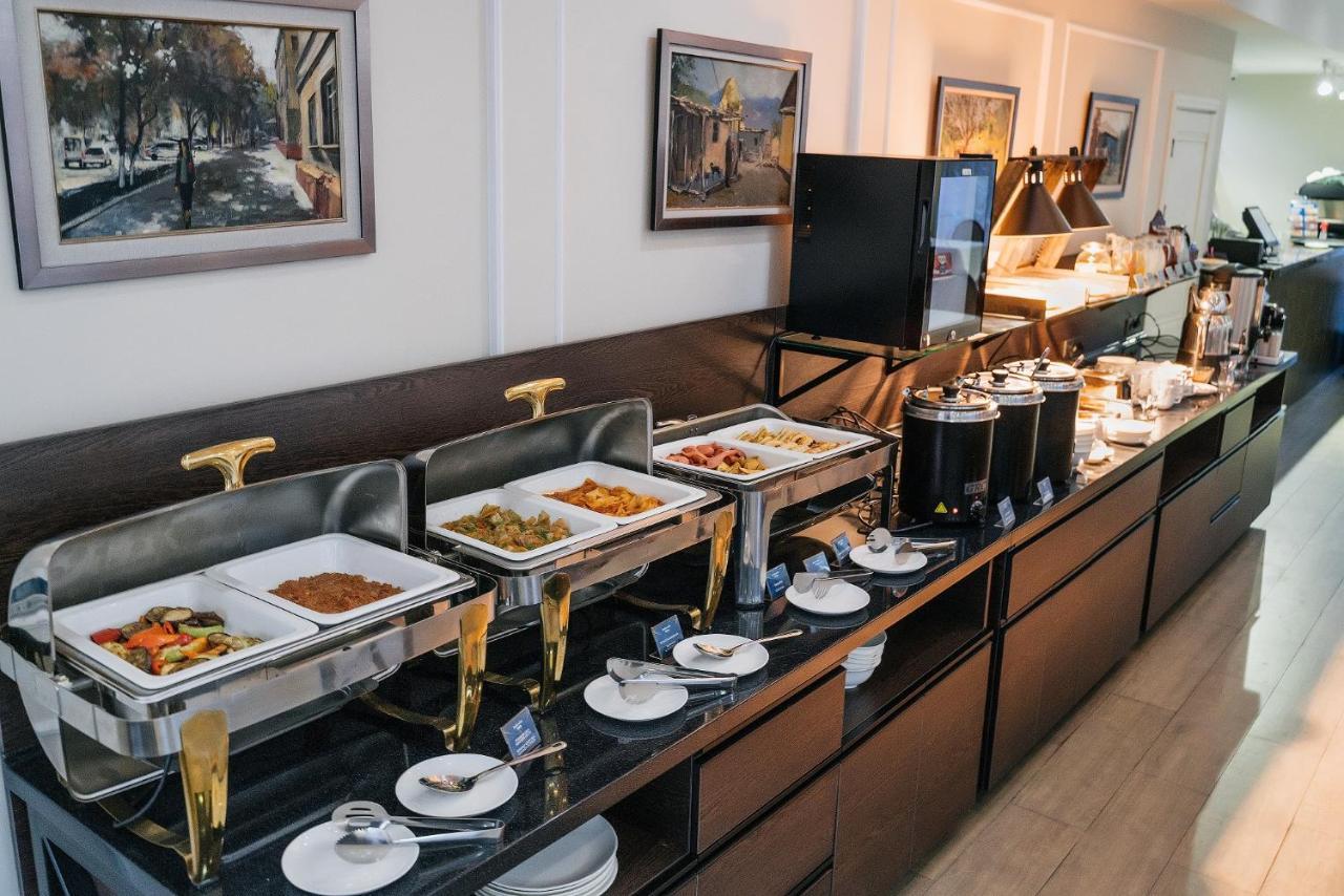 Ambassador Hotel Бішкек Екстер'єр фото