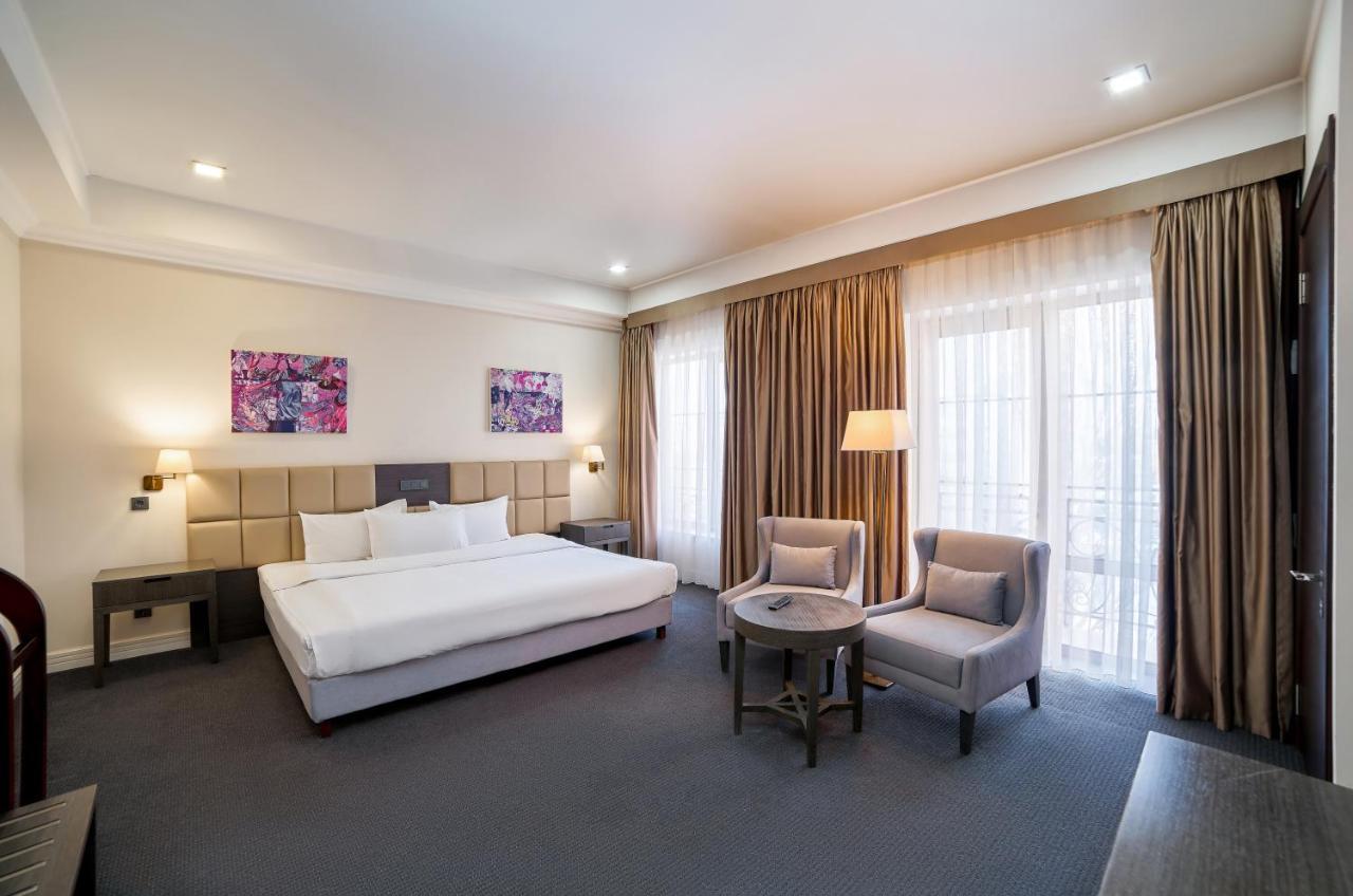 Ambassador Hotel Бішкек Екстер'єр фото