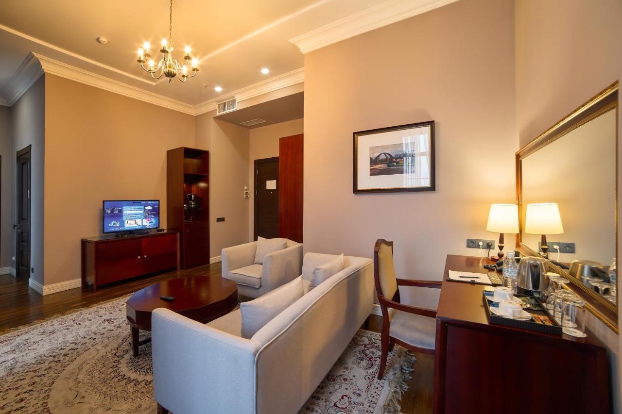 Ambassador Hotel Бішкек Екстер'єр фото