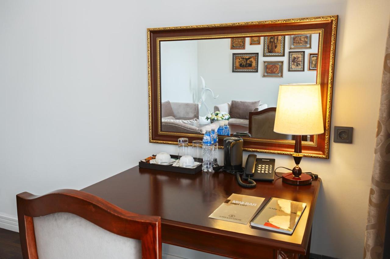Ambassador Hotel Бішкек Екстер'єр фото