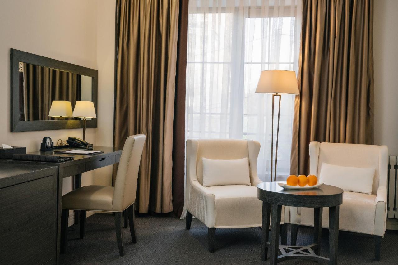 Ambassador Hotel Бішкек Екстер'єр фото
