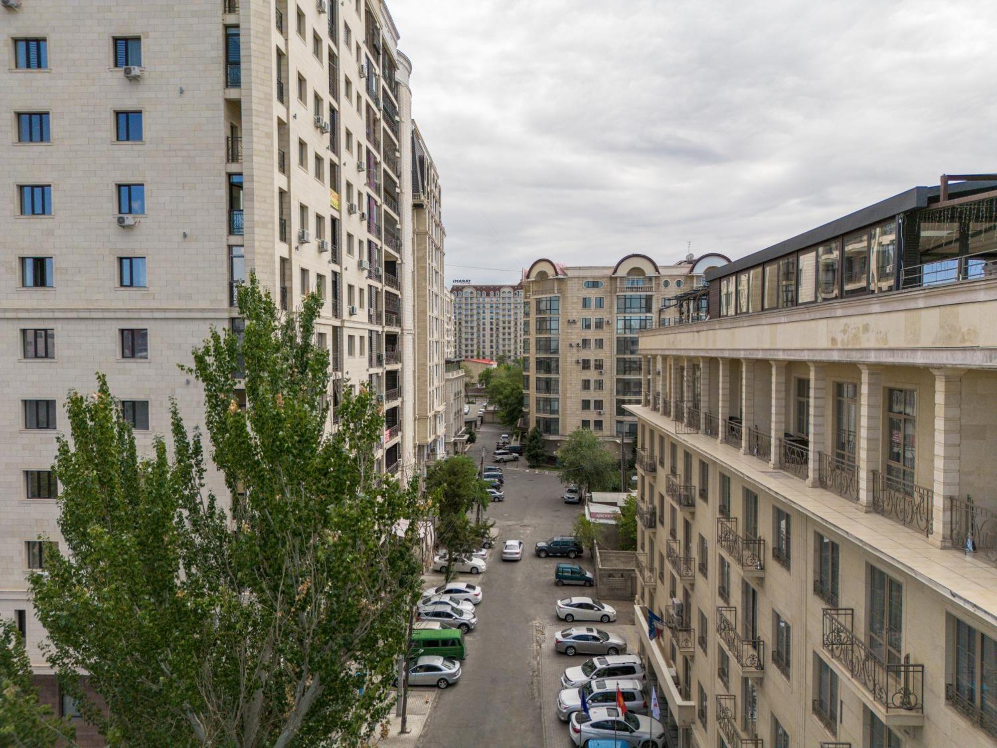 Ambassador Hotel Бішкек Екстер'єр фото