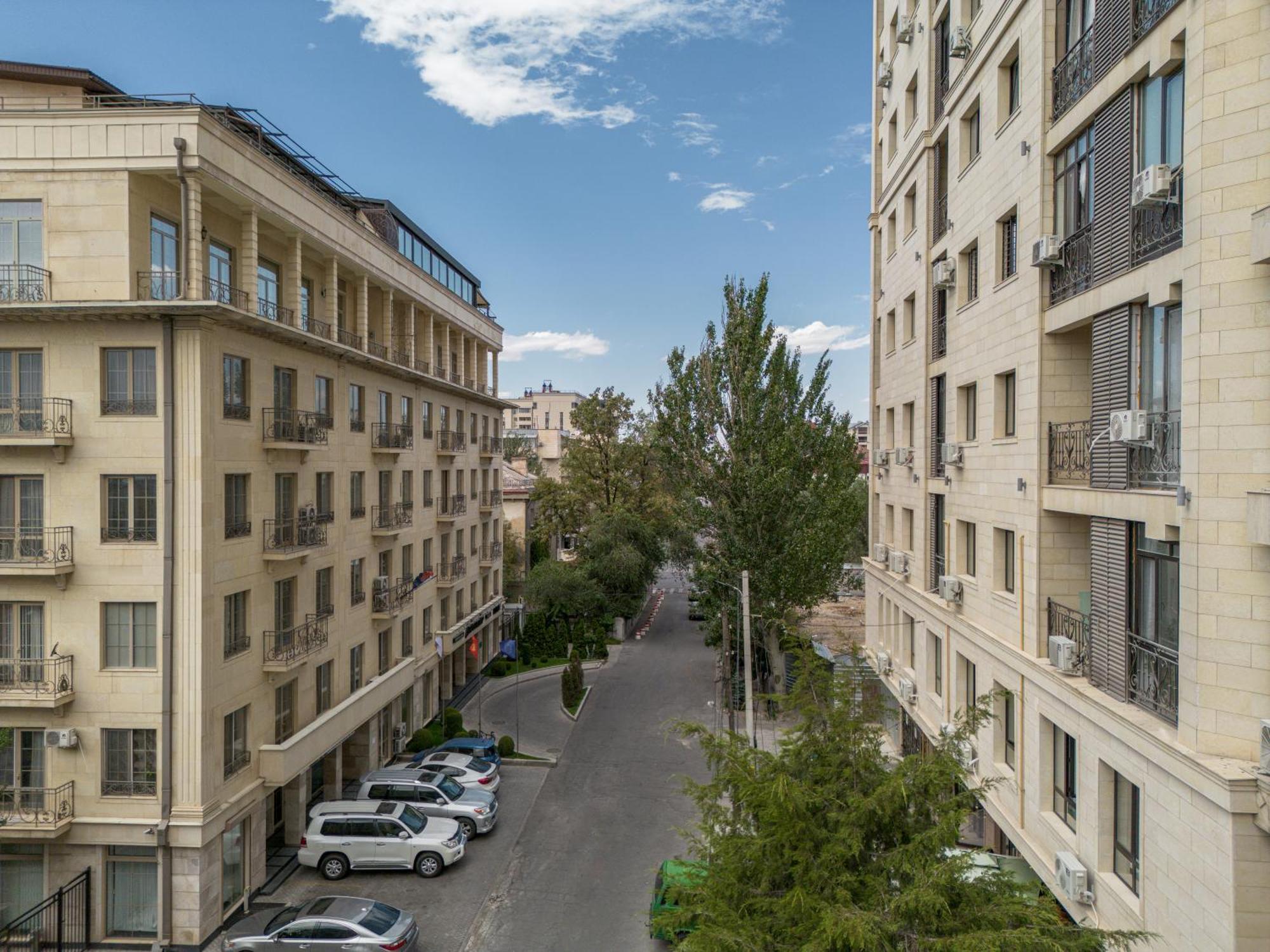 Ambassador Hotel Бішкек Екстер'єр фото