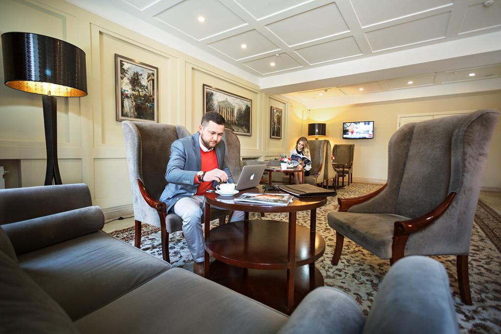 Ambassador Hotel Бішкек Екстер'єр фото