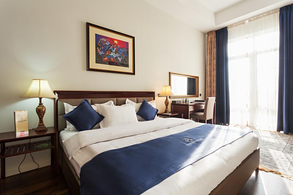 Ambassador Hotel Бішкек Екстер'єр фото