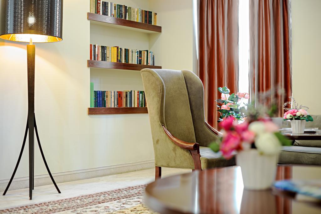 Ambassador Hotel Бішкек Екстер'єр фото